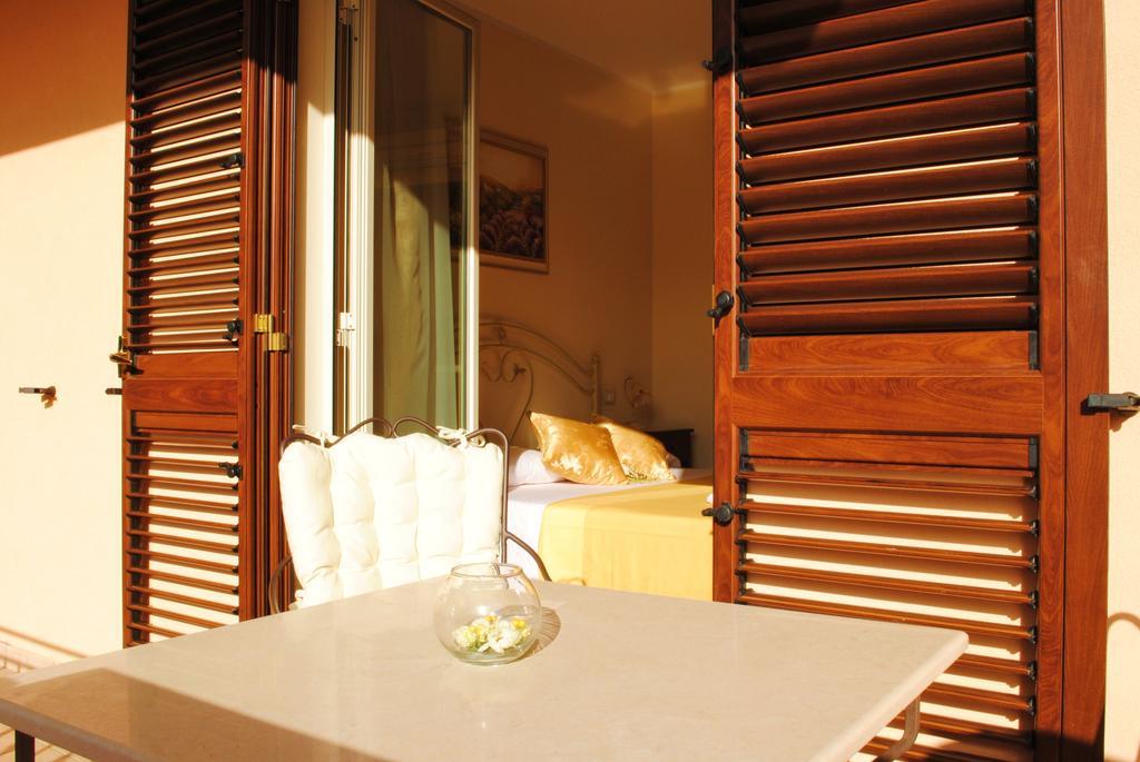 B&B Mareagro Santa Teresa Di Riva Habitación foto