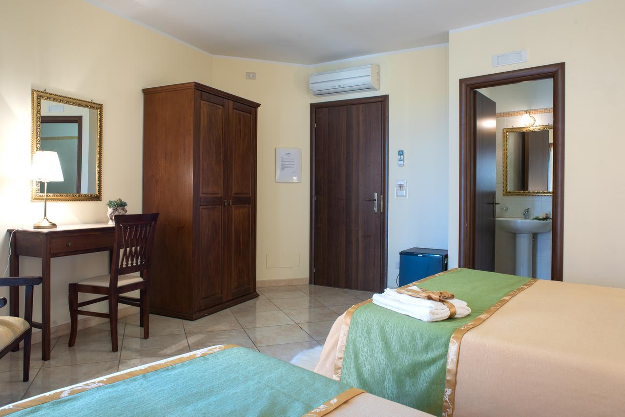 B&B Mareagro Santa Teresa Di Riva Exterior foto