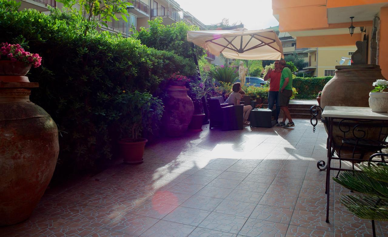 B&B Mareagro Santa Teresa Di Riva Exterior foto